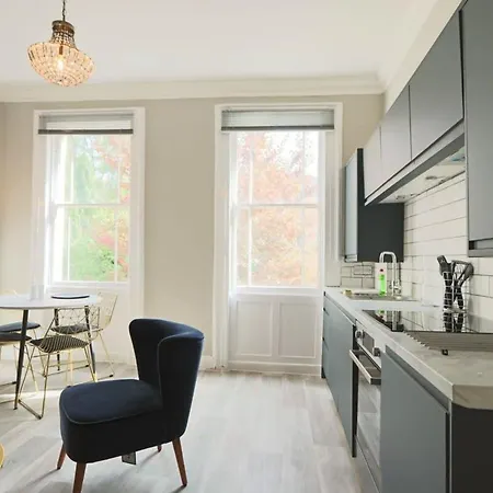 Kingsdown Hall 2 With Parking Apartment