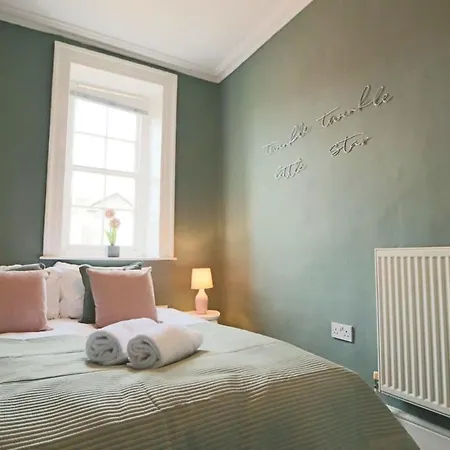 Kingsdown Hall 2 With Parking Апартаменты *