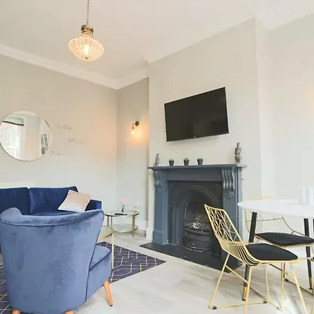 Апартаменти Kingsdown Hall 2 With Parking Бристоль