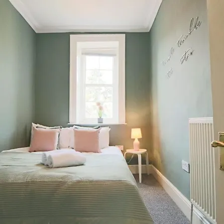 Kingsdown Hall 2 With Parking * Бристоль